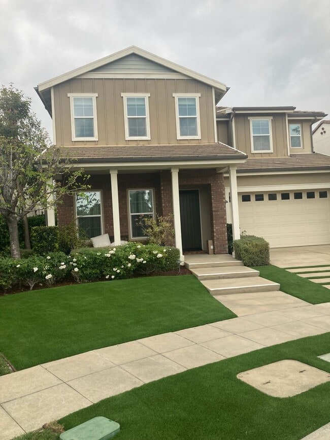 Building Photo - Exceptional Remodeled & Professionally Fur...