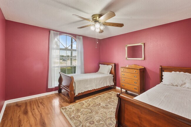 Building Photo - 5003 Mockingbird Ln