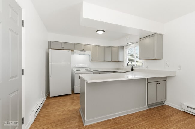 Building Photo - 105 W Somonauk St