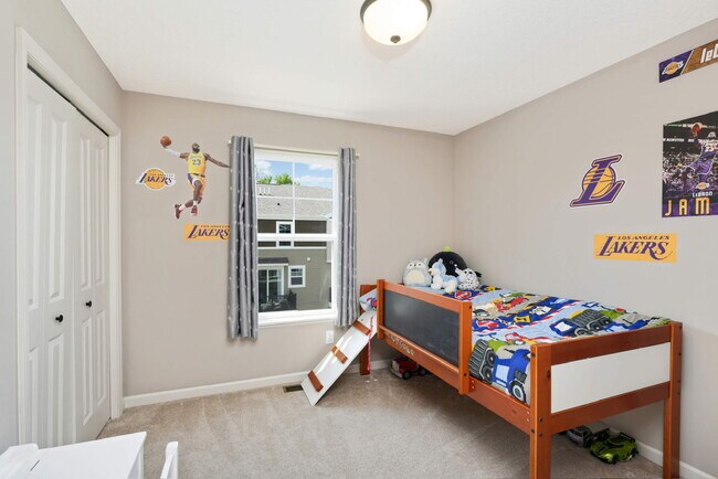 Building Photo - 848 Roselyn Dr
