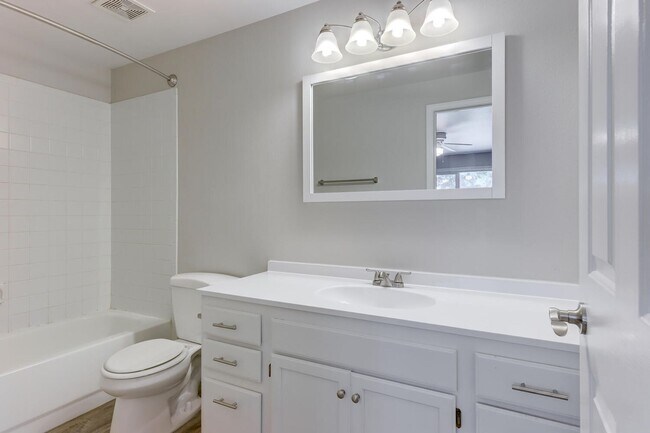 Building Photo - Remodeled near Boise River _ Pet Friendly!!