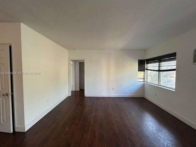 Building Photo - 8321 Crespi Blvd