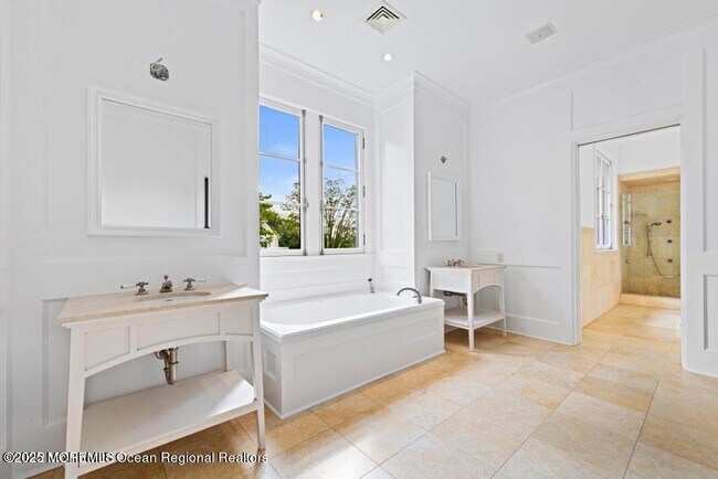 Building Photo - 18 Sheraton Ln