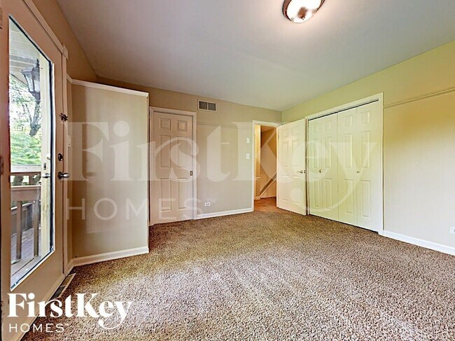 Building Photo - 28W608 Bolles Ave