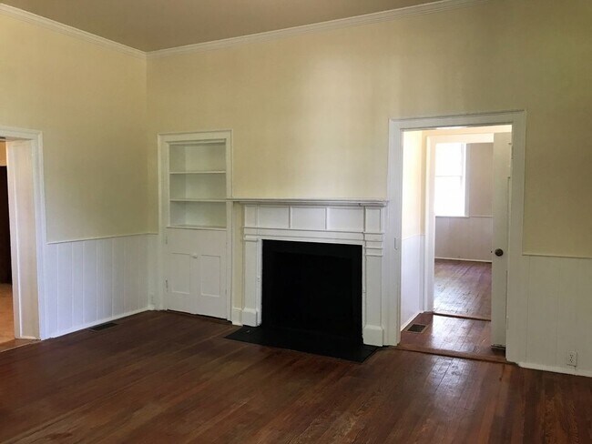 Building Photo - 124 Park Forest Ln