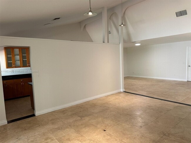 Building Photo - 20605 NE 9th Ct