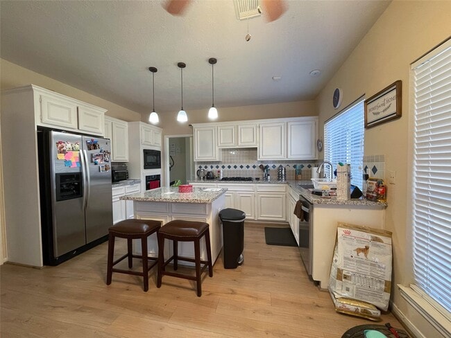 Building Photo - 3418 Shadowfern Dr