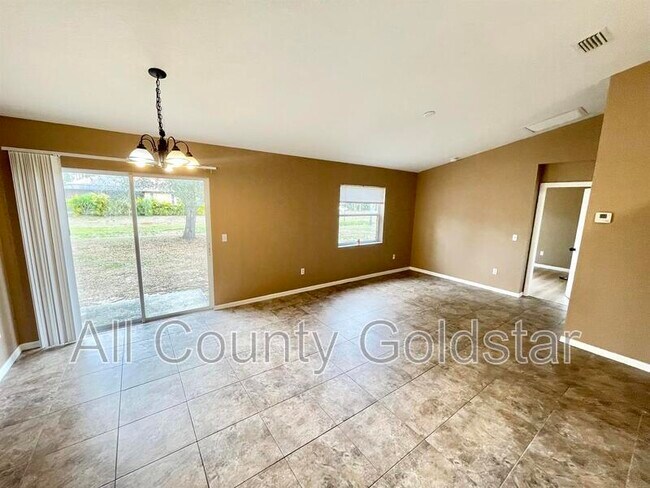 Building Photo - 2502 Trianna St