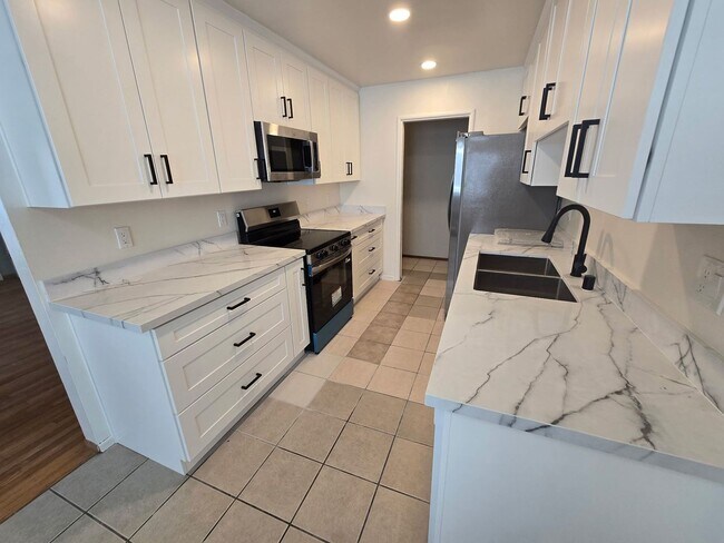 Building Photo - 5 bedrooms. Remodeled.Get ½ Off Your First Month’s Rent! Sign a lease and move in within 30 days—...