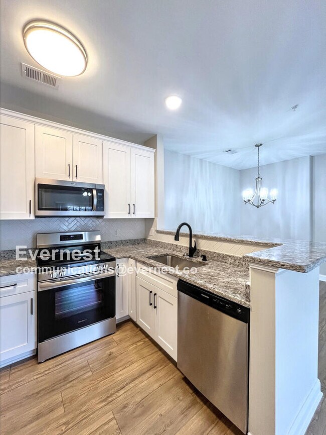 Building Photo - 2 Bed & 1 Bath Condo in Nashville! Coming Soon!