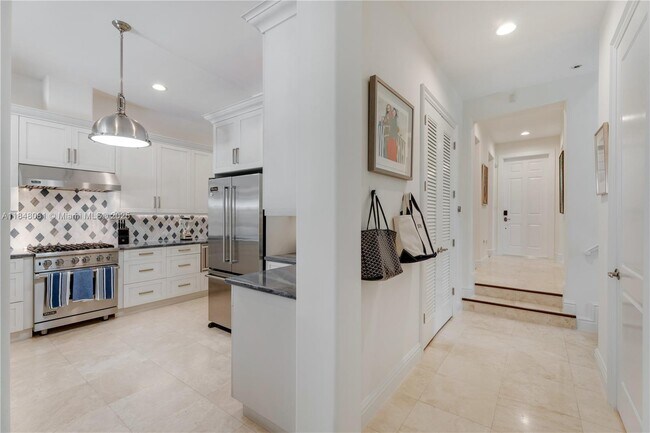 Building Photo - 10175 SW 75th Pl
