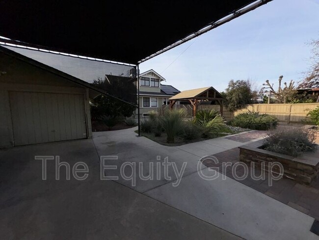 Building Photo - 820 S Court St