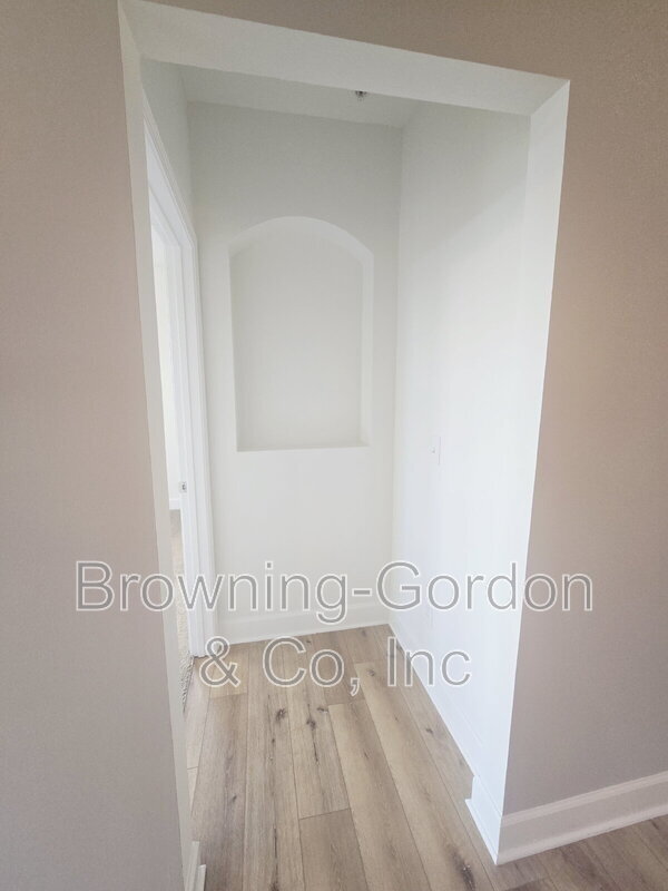 Building Photo - 8601 Peckham Ln