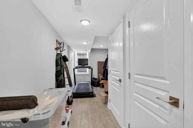 Building Photo - 2216 Almond St