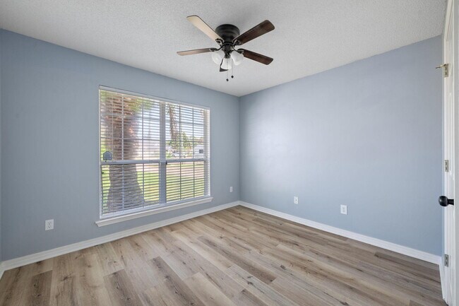 Building Photo - 422 Pristine Water Ln