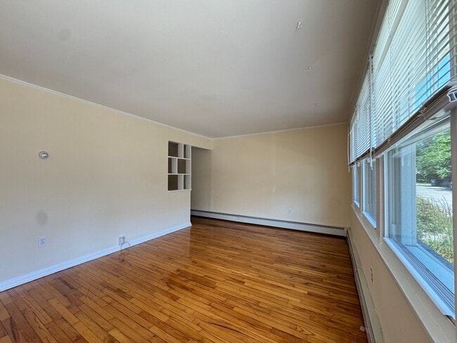 Building Photo - 27 Savin Ct