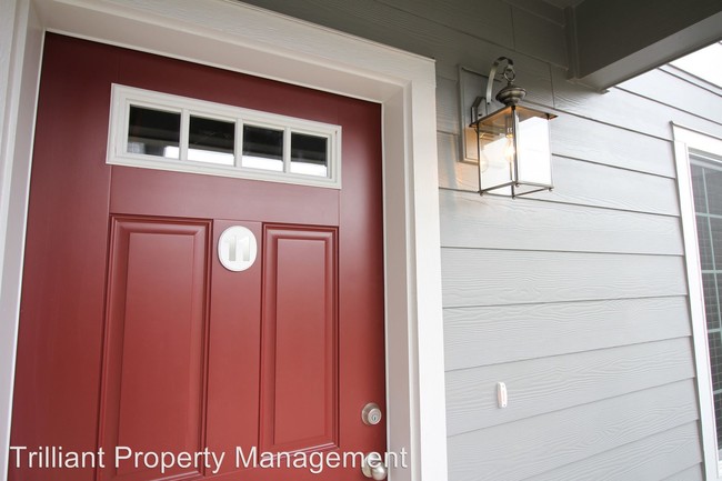 Building Photo - 1520-1580 Gabriela Ct NE