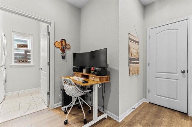 Building Photo - 709 Speckled Alder Dr