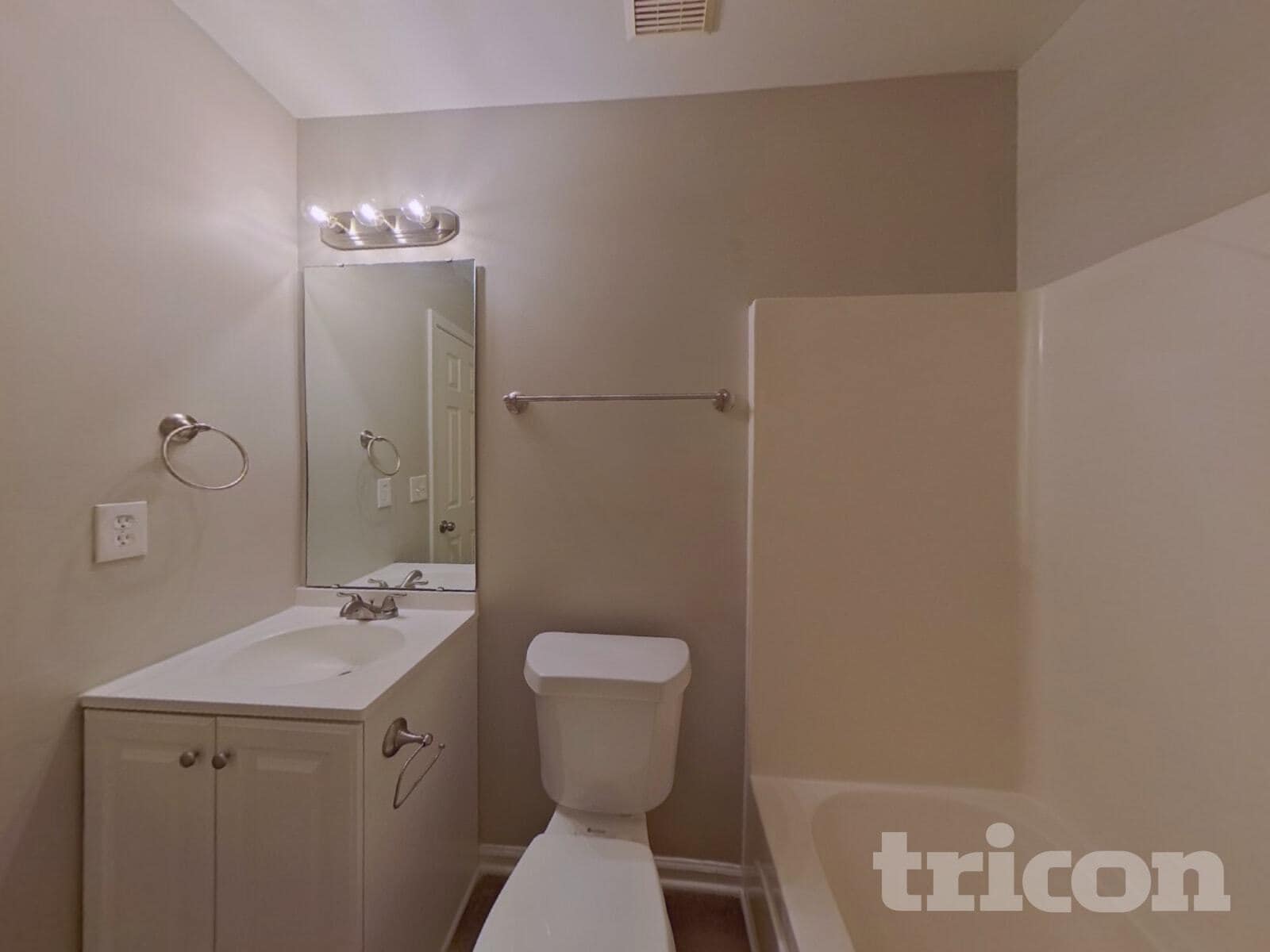 Building Photo - 920 Grass Hollow Ct