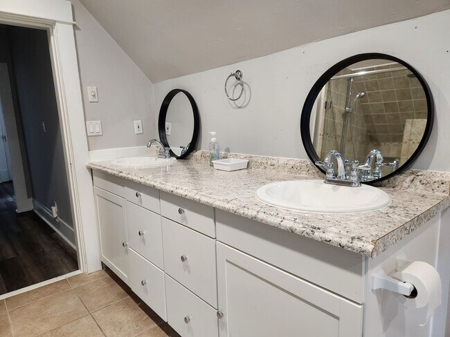 Building Photo - 1170 Peace Portal Dr