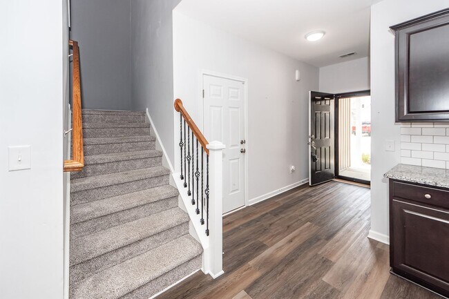 Building Photo - 5 Bedroom 3 Bath Home in Cane Bay Plantation - Summerville