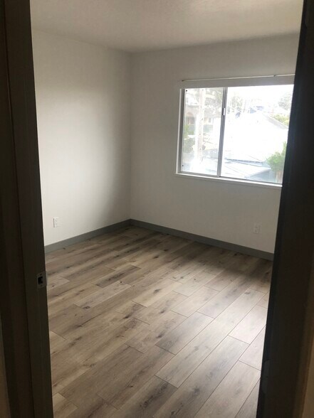 Building Photo - 305 19th St