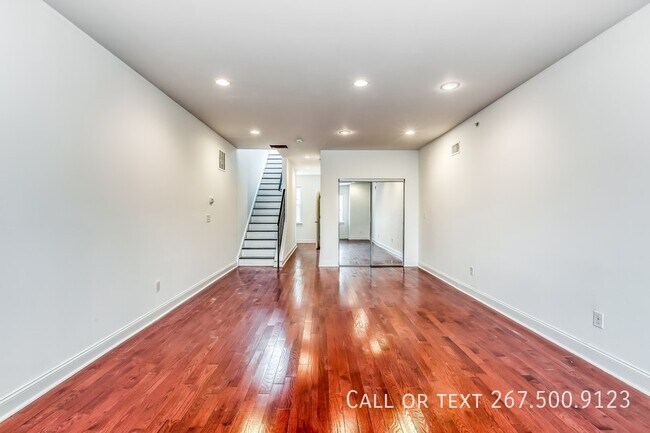 Building Photo - 1456 E Columbia Ave