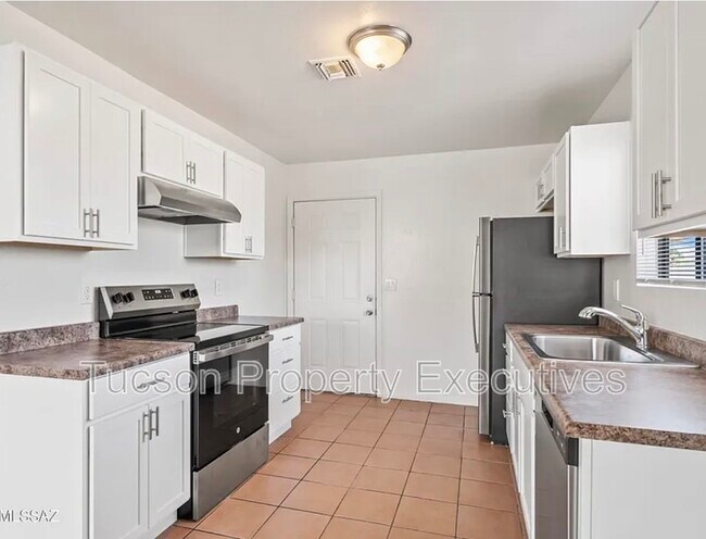 Building Photo - 1107 W Sonora St