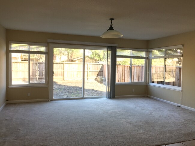 Building Photo - 4670 Holycon Cir