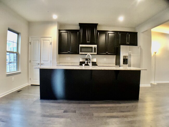Building Photo - 2917 Stagg Ln