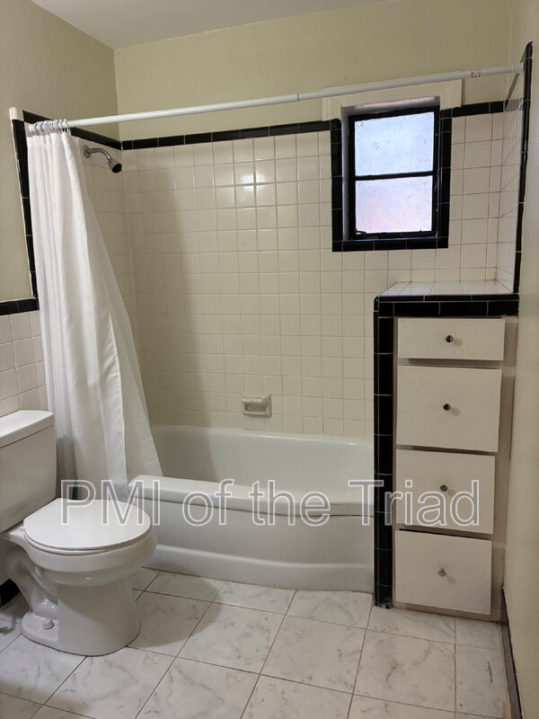 Building Photo - 915 Carolina Ave NW