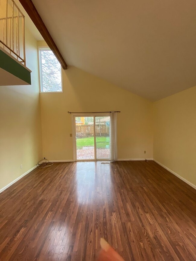Building Photo - Spacious 4 Bedroom House in South Town!