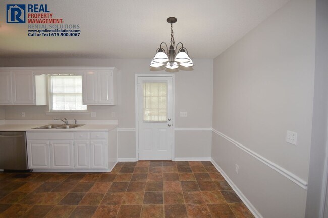 Building Photo - Great 3 bedroom home in Murfreesboro! Atta...