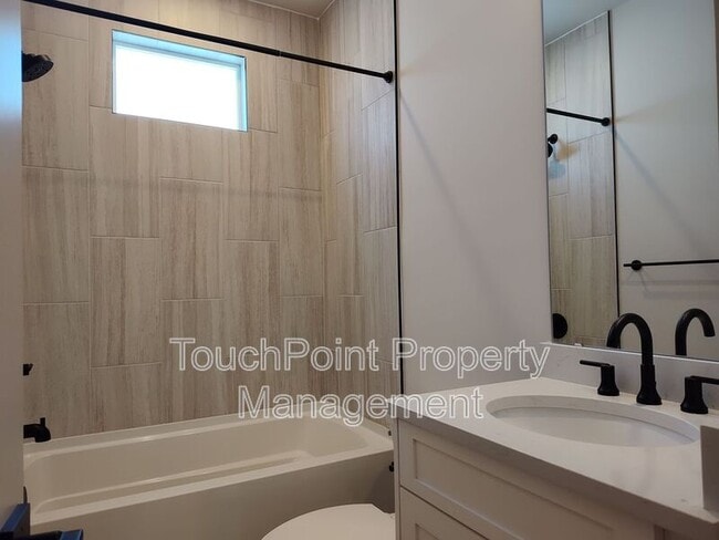 Building Photo - 1037 Wesley Terrace Ave