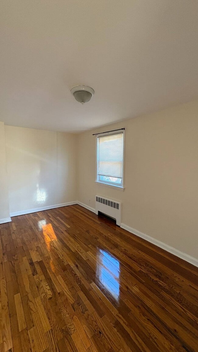 Building Photo - 57 Carnation Ave