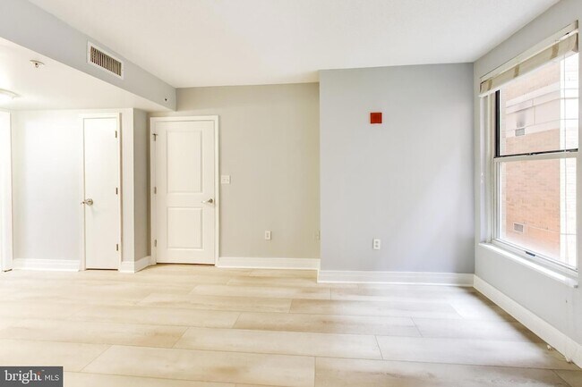 Building Photo - 915 E Street NW Unit 414