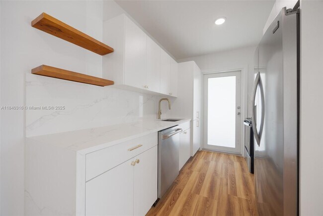 Primary Photo - 3430 SW 15th St