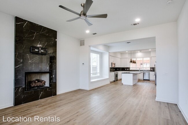 Building Photo - 3 br, 2.5 bath House - 11518 Savannah Avenue