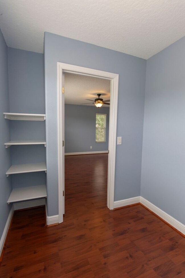 Building Photo - BEAUTIFUL 5 Bedroom/4 Bath Home Located in...
