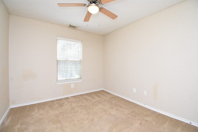 Building Photo - 11215 Overland Trail Dr