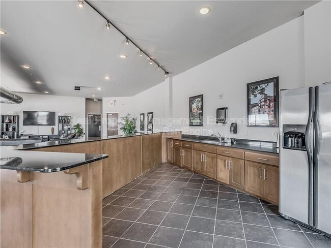 Building Photo - 1 NE 2nd St