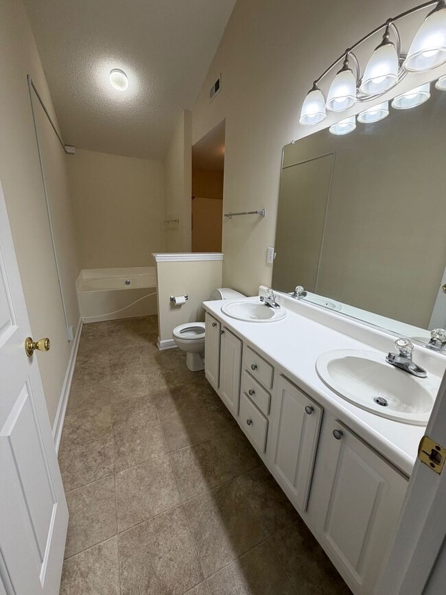 Building Photo - Elon / Townhome