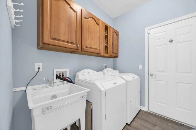Building Photo - 414 Carriage Lake Dr