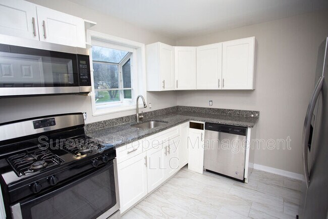 Building Photo - 19 Estate Rd