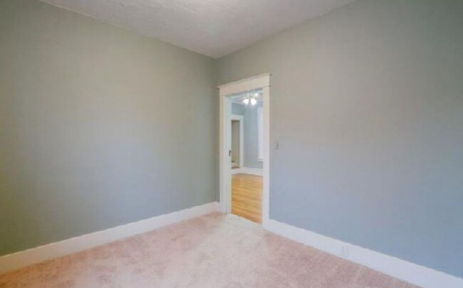 Building Photo - Charming 2-Bedroom Home for Rent near Univ...