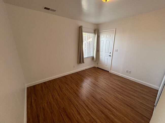 Building Photo - 3 Bed 2 Bath with Great Views in San Leand...