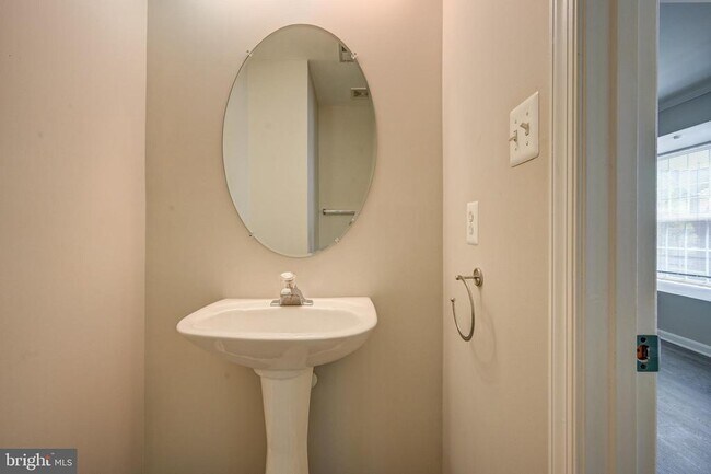 Building Photo - 4624 Kings Mill Way