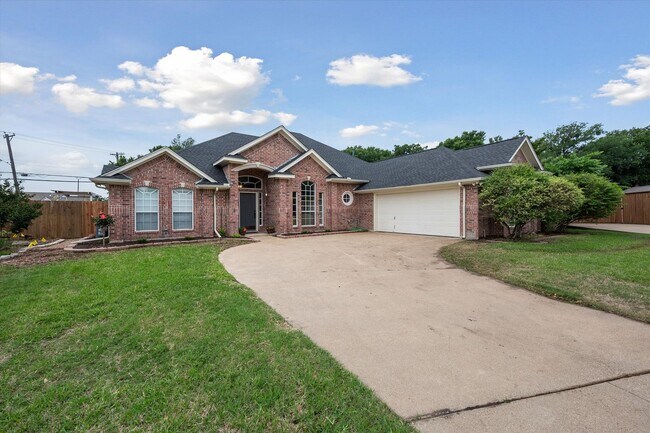 Building Photo - Gorgeous Cul-d-Sac home in Coveted Mansfie...