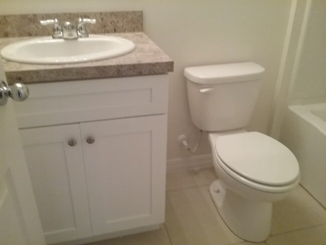 Building Photo - 3 Bedroom 2.5 Bath Townhouse in Turtle Cre...