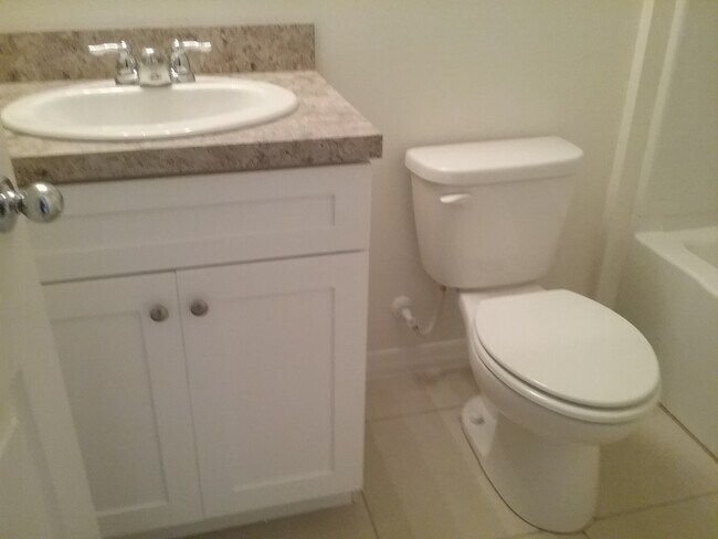 Building Photo - 3 Bedroom 2.5 Bath Townhouse in Turtle Creek for RENT!